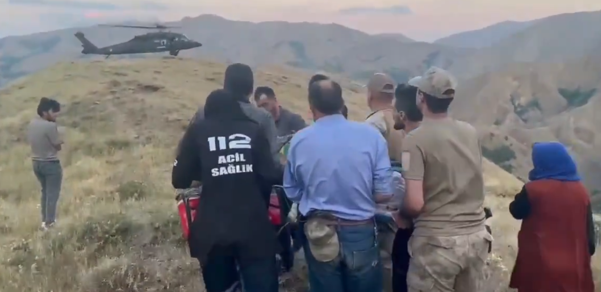    JANDARMA HELİKOPTERİ, GENÇTAVUS’DAKİ YARALI KADIN İÇİN HAVALANDI