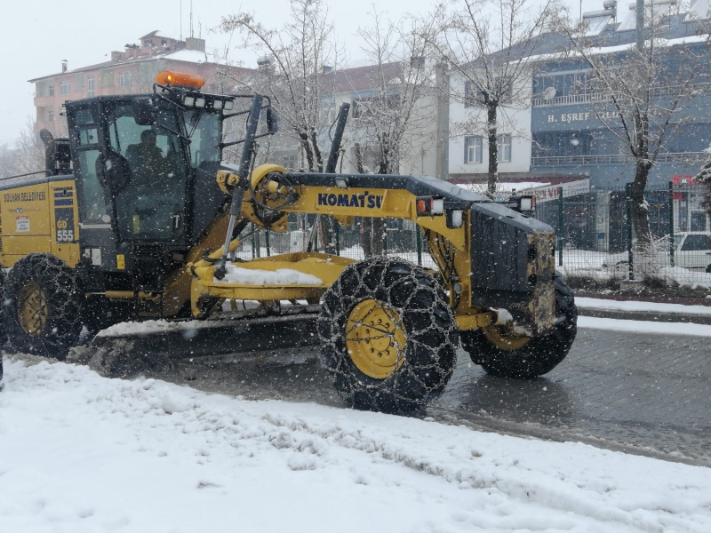 YOL AÇMA ÇALIŞMALARI DEVAM EDİYOR