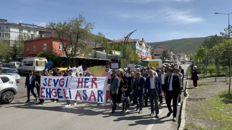 ENGELLİLER HAFTASI’NDA FARKINDALIK YÜRÜYÜŞÜ DÜZENLENDİ