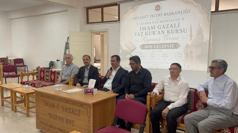YAZ KURAN KURSUCOŞKULU TÖRENLE TAMAMLANDI