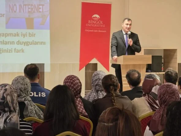 KAYMAKAM AYAZ, SAĞLIK HİZMETLERİ MYO’DA ÖĞRENCİLERLE BULUŞTU